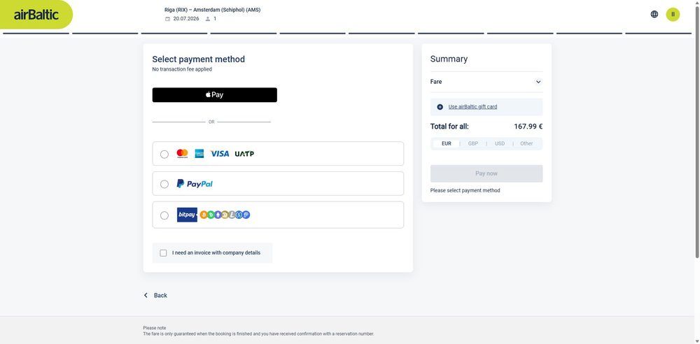 Экран оплаты airBaltic: Apple Pay, карты Visa/Mastercard/Amex/UATP, PayPal и BitPay; Total 167,99 €, без комиссии за транзакцию.